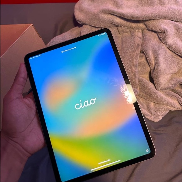 “APPLE IPAD”
